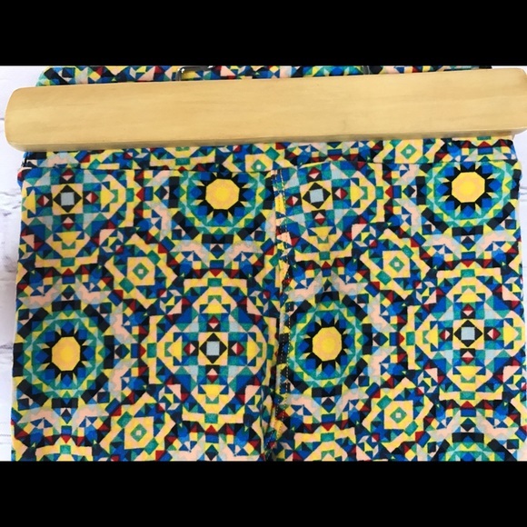Soft S/M (2-8) Leggings LuLaRoe kaleidoscope print - Picture 4 of 6